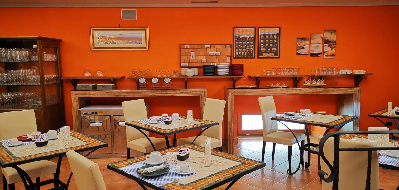 Hotel Neapolis Екстер'єр фото